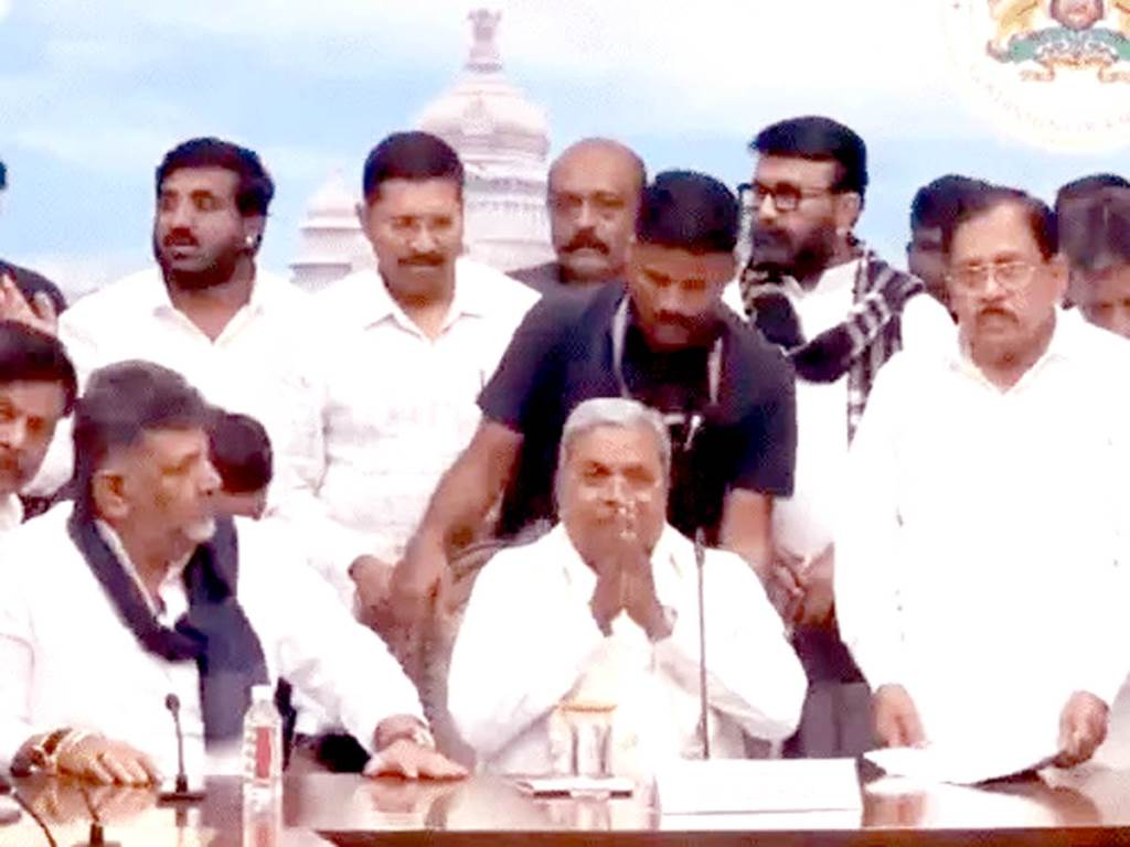 Karnataka Chief Minister Siddaramaiah resigns